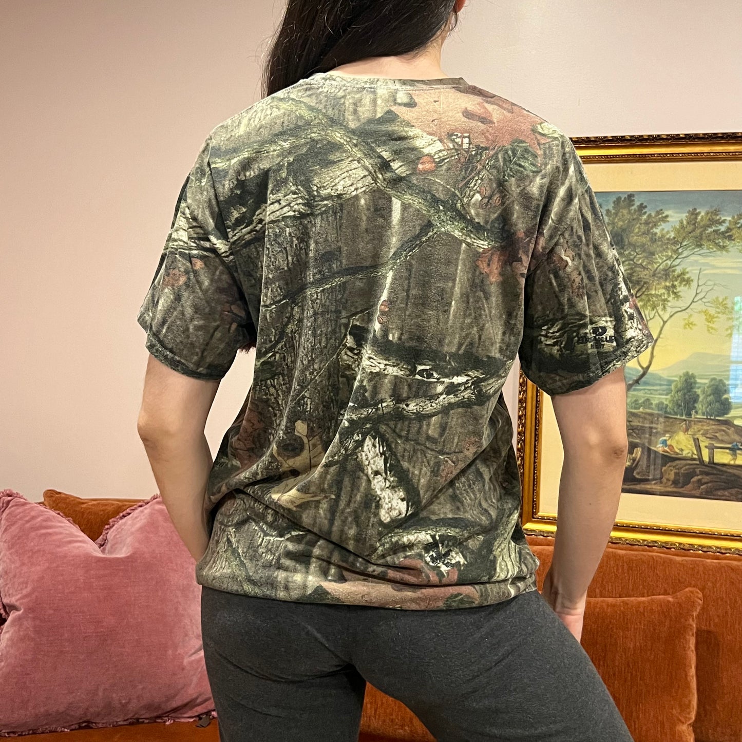 DUMP YOUR REPUBLICAN GIRLFRIEND camo t-shirt with pink text (L)