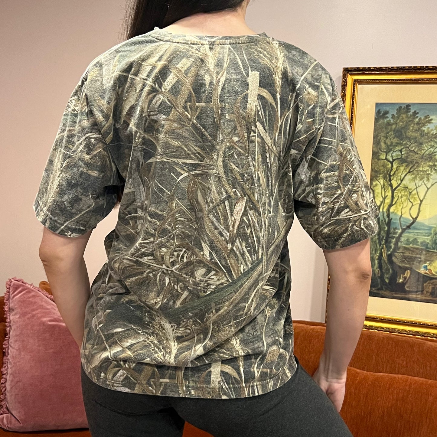 DUMP YOUR REPUBLICAN BOYFRIEND camo t-shirt with pink text (M)