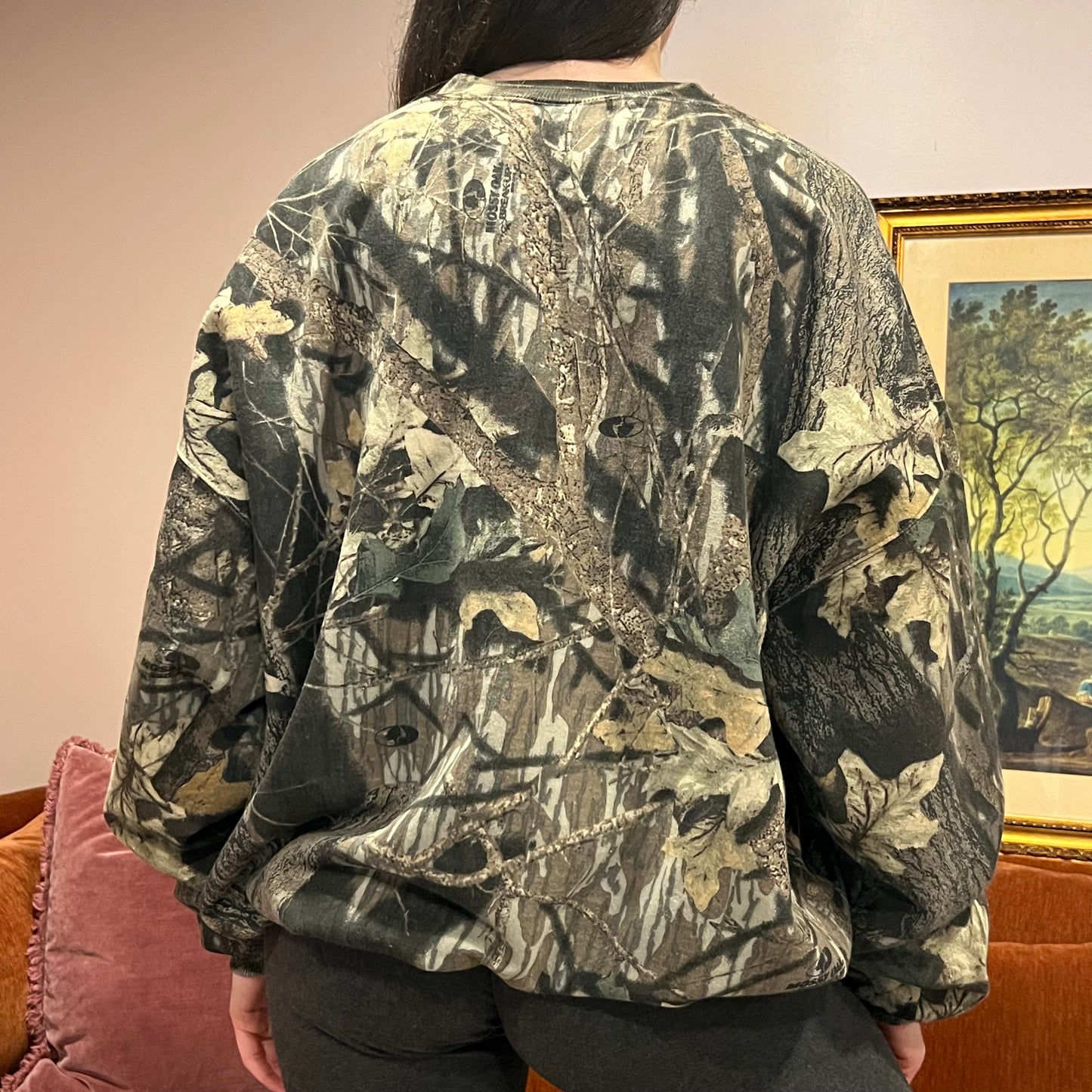DUMP YOUR REPUBLICAN BOYFRIEND camo crewneck with pink text (2XL)