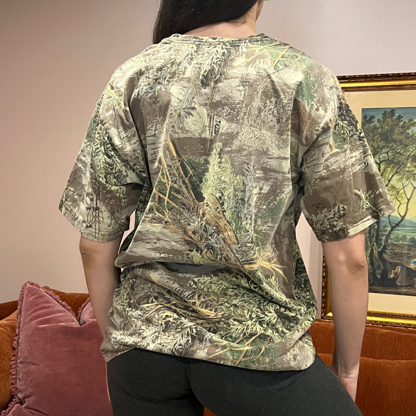 DUMP YOUR REPUBLICAN BOYFRIEND camo t-shirt with pink text (L)