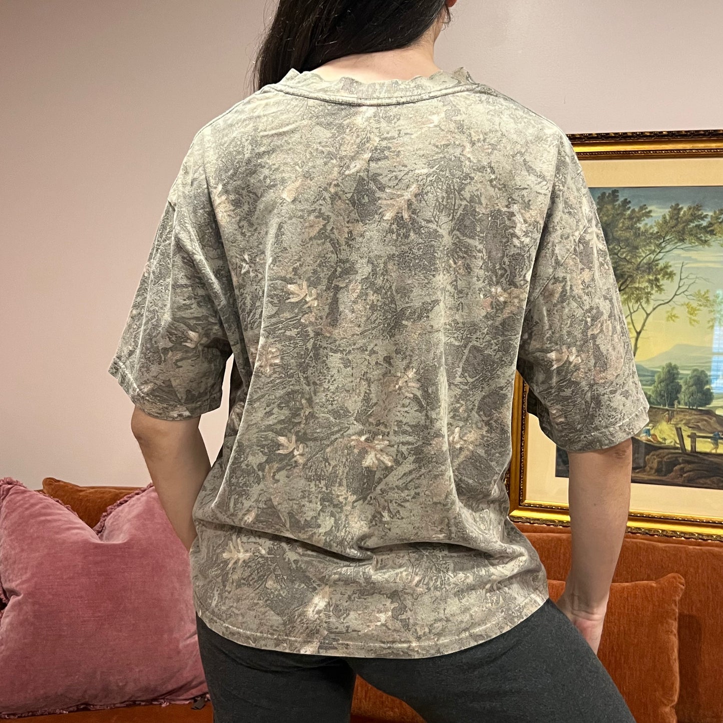 DUMP YOUR REPUBLICAN BOYFRIEND camo t-shirt with pink text (M)
