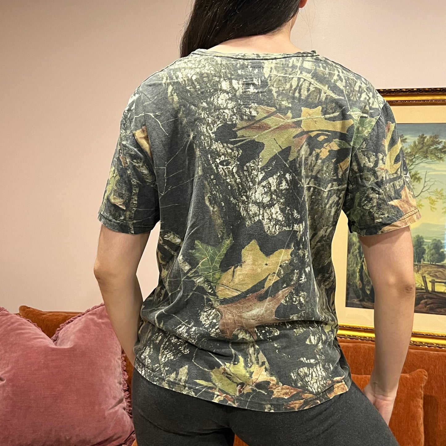 DUMP YOUR REPUBLICAN BOYFRIEND camo t-shirt with pink text (M)
