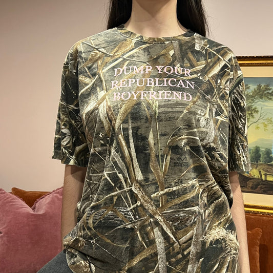 DUMP YOUR REPUBLICAN BOYFRIEND camo t-shirt with pink text (L)