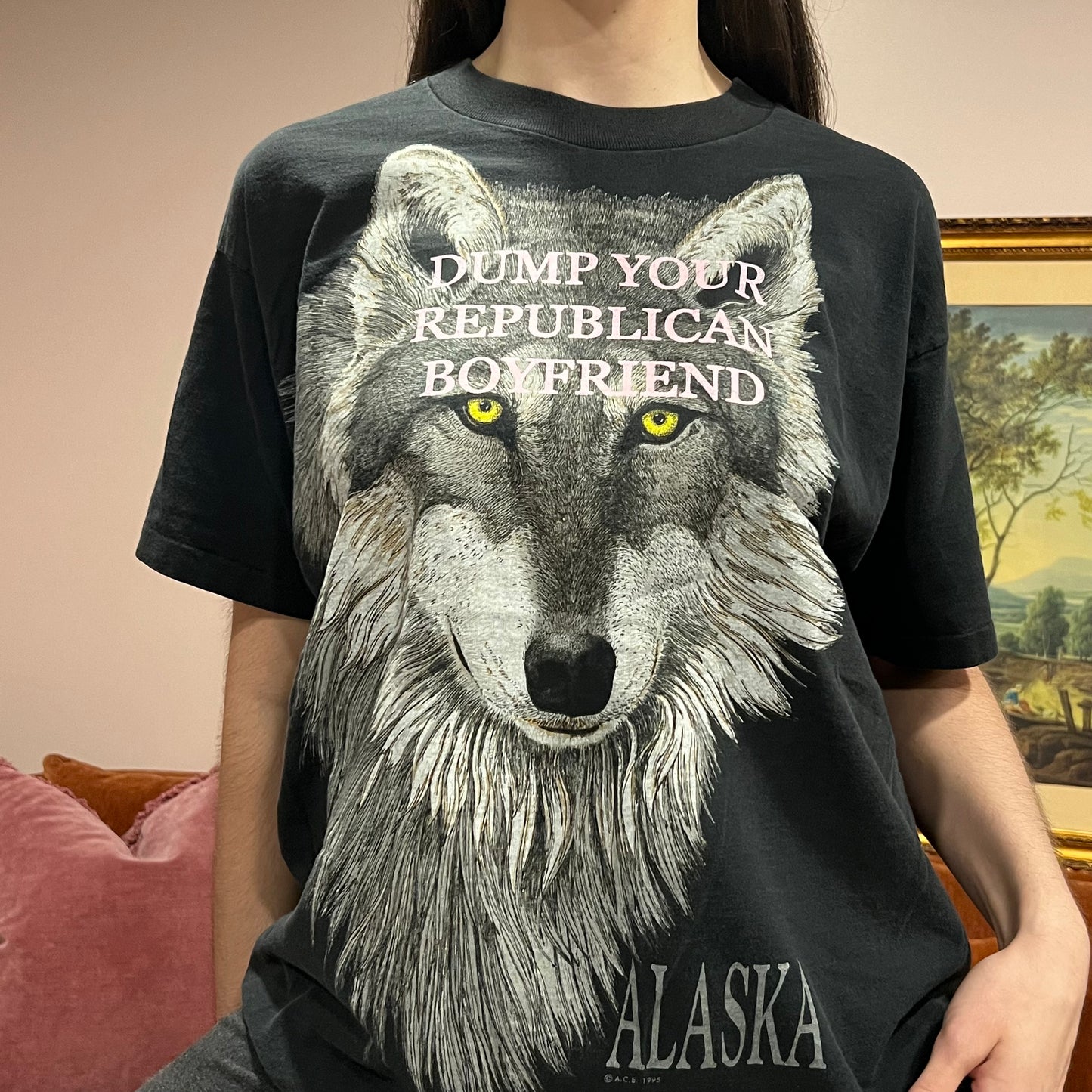 DUMP YOUR REPUBLICAN BOYFRIEND wolf t-shirt with pink text (XL)