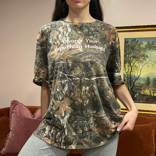 DIVORCE YOUR REPUBLICAN HUSBAND camo t-shirt with pink text (2XL)