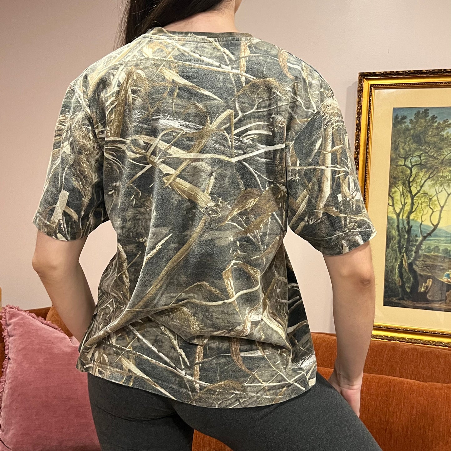 DUMP YOUR REPUBLICAN BOYFRIEND camo t-shirt with pink text (M)