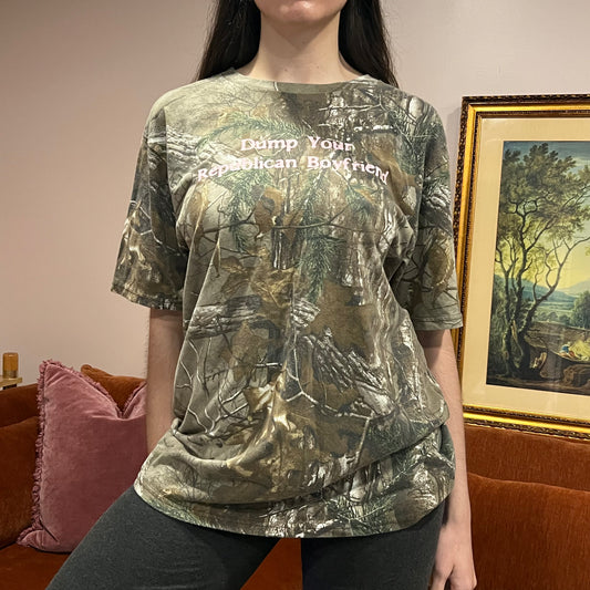 DUMP YOUR REPUBLICAN BOYFRIEND camo t-shirt with pink text (L)