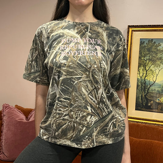 DUMP YOUR REPUBLICAN BOYFRIEND camo t-shirt with pink text (M)