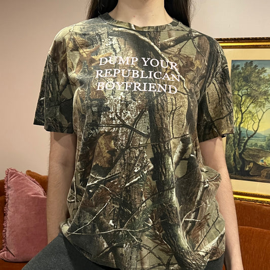 DUMP YOUR REPUBLICAN BOYFRIEND camo t-shirt with pink text (L)