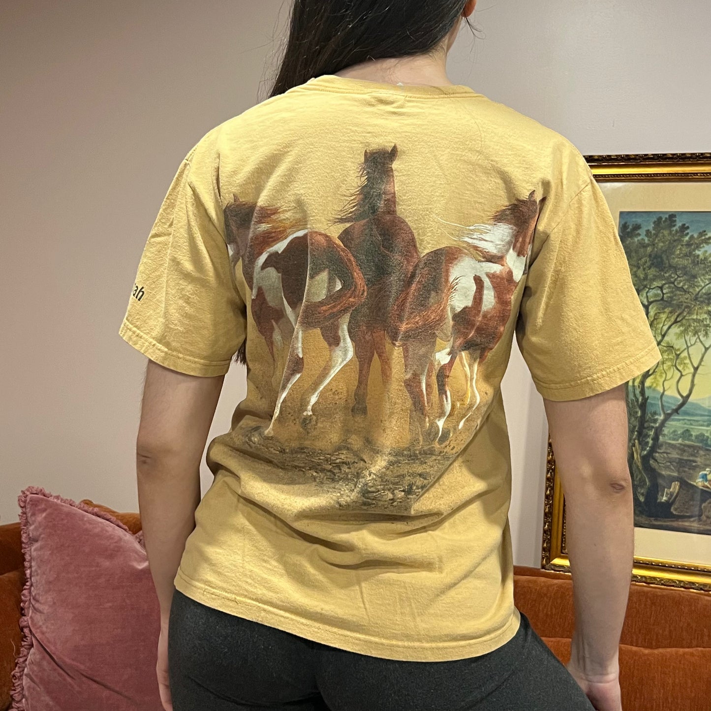 DUMP YOUR REPUBLICAN BOYFRIEND animal t-shirt with orange text (M)
